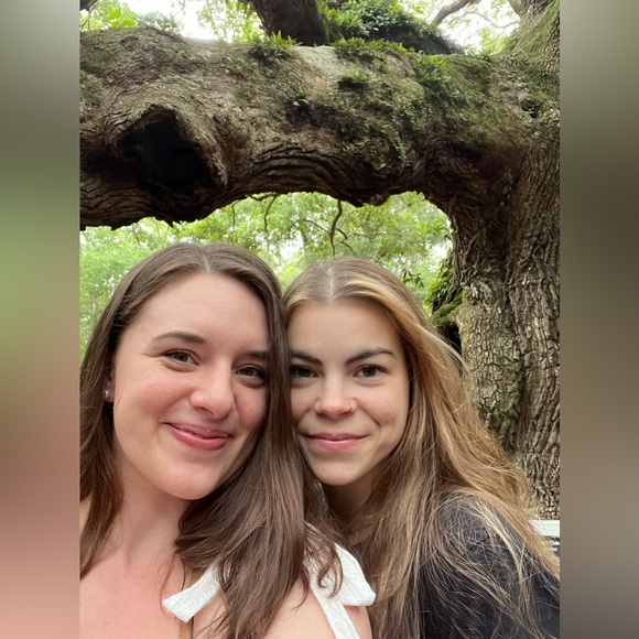 Meet your Posher, Lauren - Picture 1 of 1